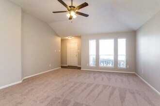 32123 Decker Oaks Dr in Pinehurst, TX - Building Photo - Building Photo