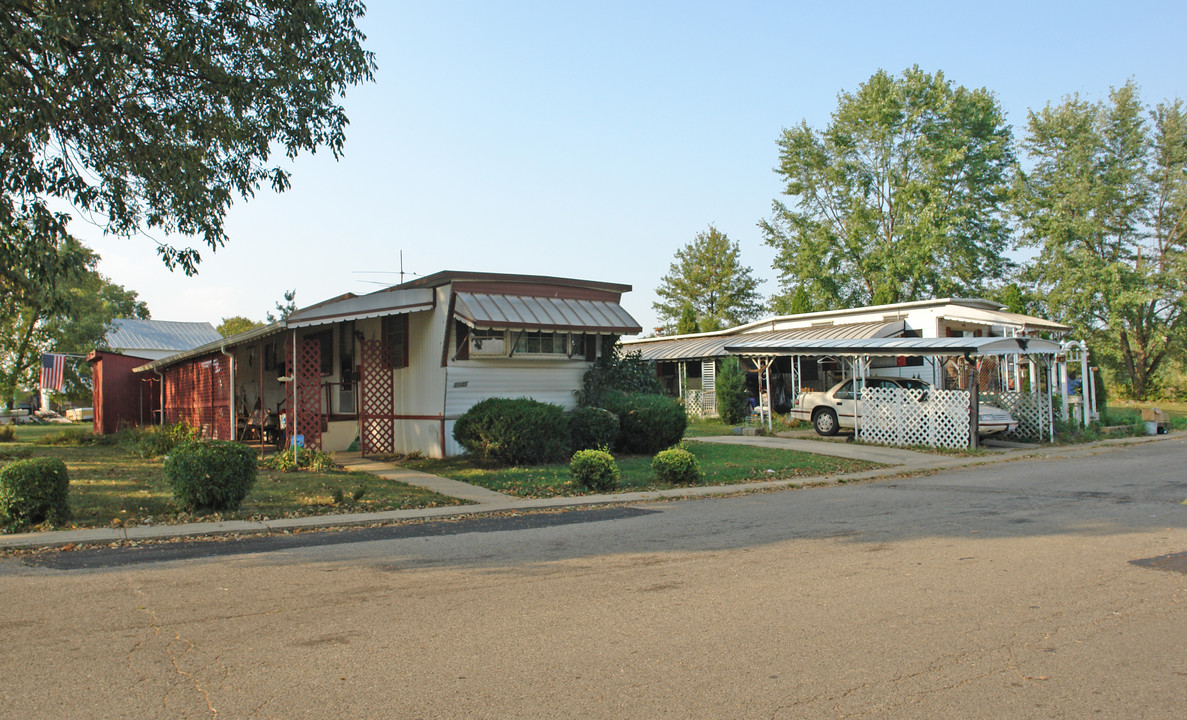 Pineview Estates in Miamisburg, OH - Foto de edificio