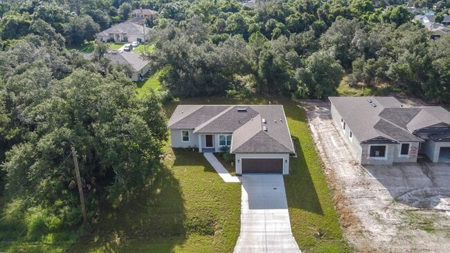 1204 Goshen Rd in North Port, FL - Building Photo - Building Photo