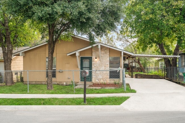 5710 Broken Lance St in San Antonio, TX - Building Photo - Building Photo