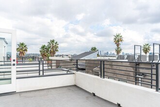 525 Normandie Ave in Los Angeles, CA - Building Photo - Building Photo