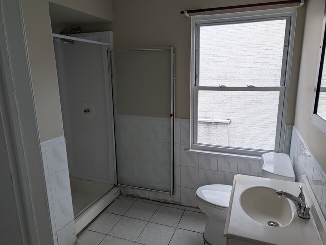 136 Duffy Ave in Hicksville, NY - Foto de edificio - Building Photo