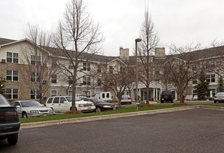 BRIARCLIFF APARTMENTS in Mahtomedi, MN - Building Photo - Building Photo