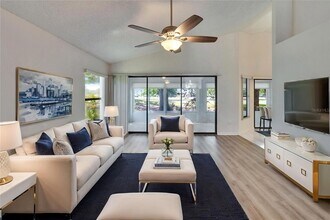 322 Northway Dr in Sun City Center, FL - Building Photo - Building Photo