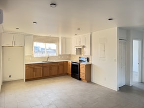 889 W 8th St in Upland, CA - Foto de edificio - Building Photo