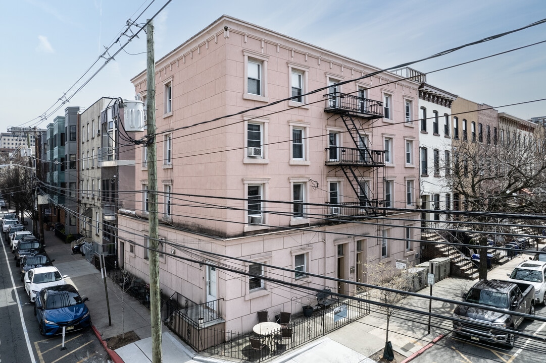 137-139 Park Ave in Hoboken, NJ - Building Photo