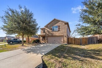 188 Dodge City Trail in Newark, TX - Foto de edificio - Building Photo