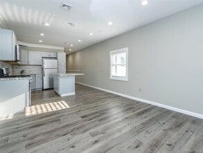 49 Glen Head Rd in Glen Head, NY - Building Photo - Building Photo