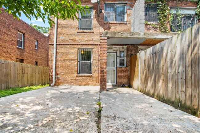 349 Parkland Pl SE in Washington, DC - Building Photo - Building Photo