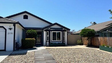 2170 Cerra Vista Dr in Hollister, CA - Building Photo - Building Photo