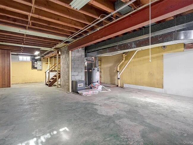 2 Thomas Jefferson Pl in Middletown, NY - Building Photo - Building Photo