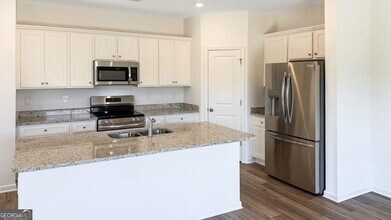 130 Red Maple Wy in Adairsville, GA - Foto de edificio - Building Photo