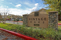 Vintage Oaks Senior Apartments in Citrus Heights, CA - Foto de edificio - Building Photo