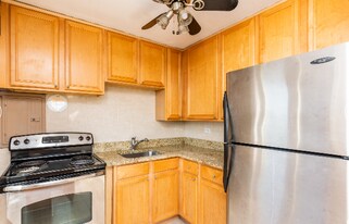 708 W Bittersweet Pl in Chicago, IL - Building Photo