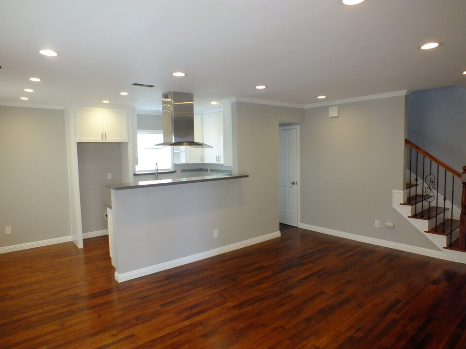 2308 Harriman Ln in Redondo Beach, CA - Building Photo