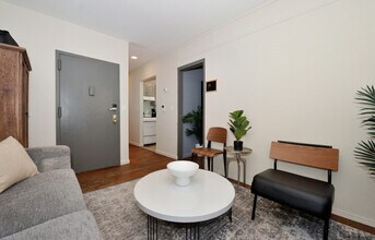 348 W 38th St in New York, NY - Building Photo - Building Photo