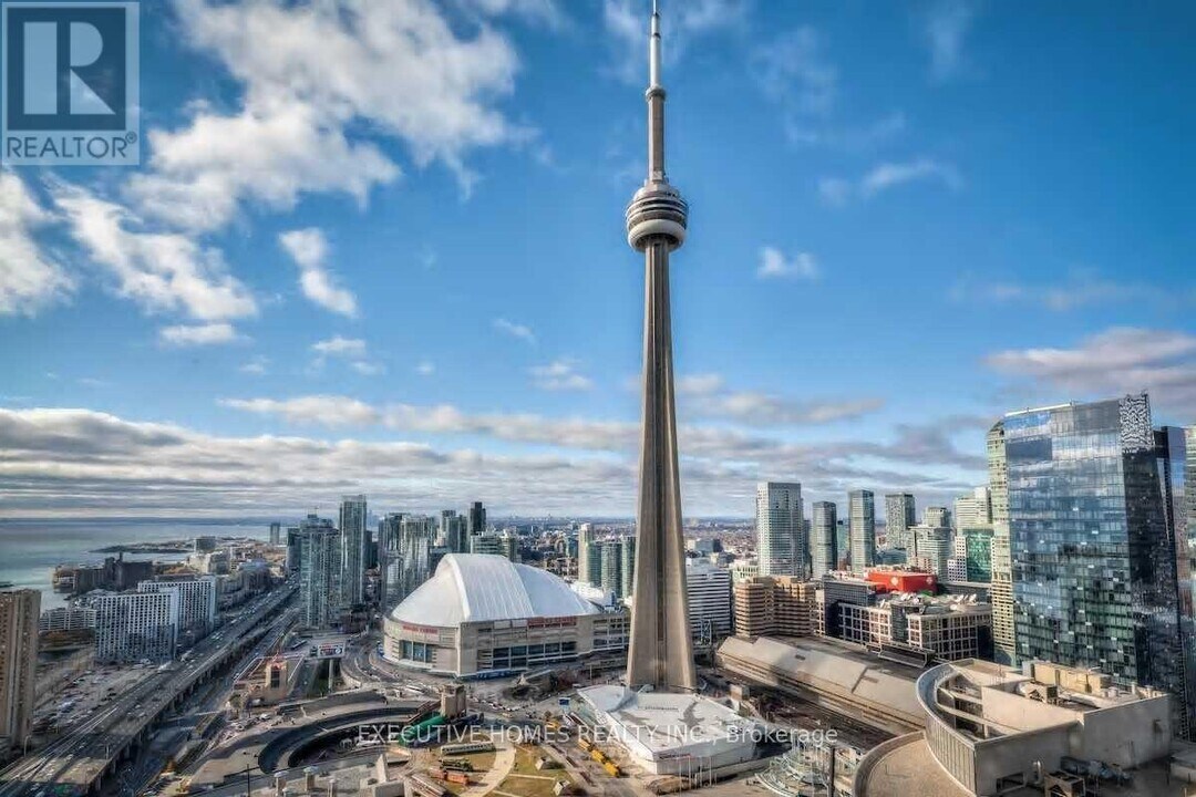 12-3212 York St in Toronto, ON - Building Photo