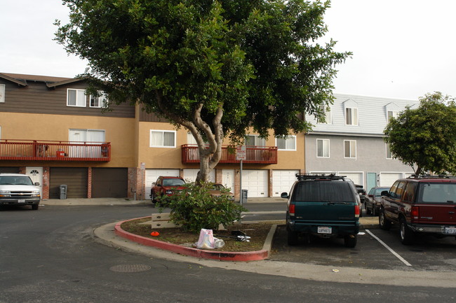 988 Sandra Ct in South San Francisco, CA - Foto de edificio - Building Photo