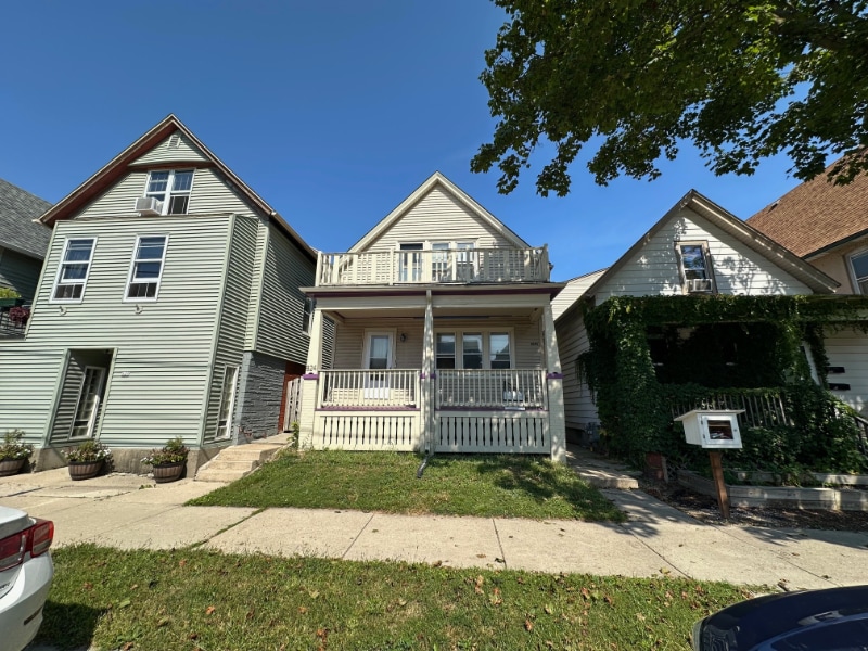 824 E Wright St in Milwaukee, WI - Building Photo