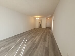 Eastborne III Apartments in Los Angeles, CA - Building Photo - Building Photo