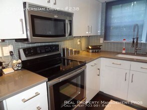 7757 Inversham Dr in Falls Church, VA - Building Photo - Building Photo
