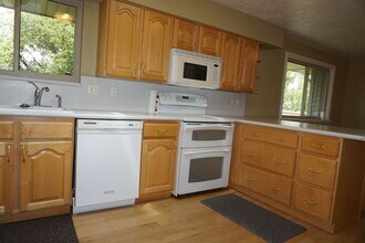 1451 Knollwood Dr in Sandy, UT - Building Photo - Building Photo