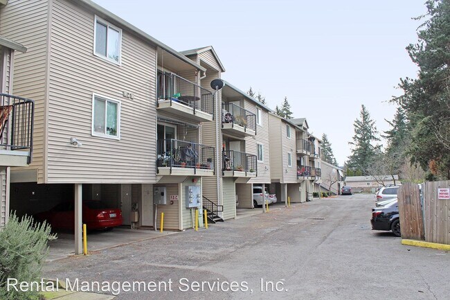 11710 SE Powell Blvd in Portland, OR - Building Photo - Building Photo