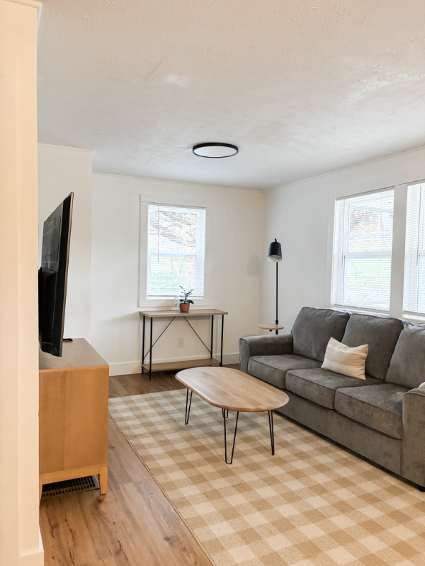 property at 1006 W Broadway St