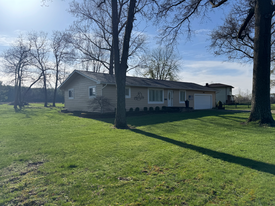 1284 Winchester Southern Rd in Canal Winchester, OH - Building Photo