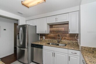 2842 W Shelton Ave in Tampa, FL - Building Photo - Building Photo