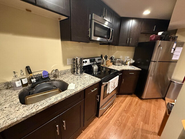 404 Centre St, Unit Apt 0, Unit Apt 0