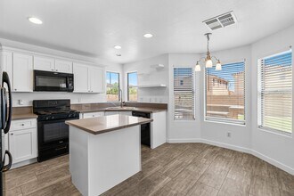 708 Blue Barrel St in Henderson, NV - Building Photo - Building Photo