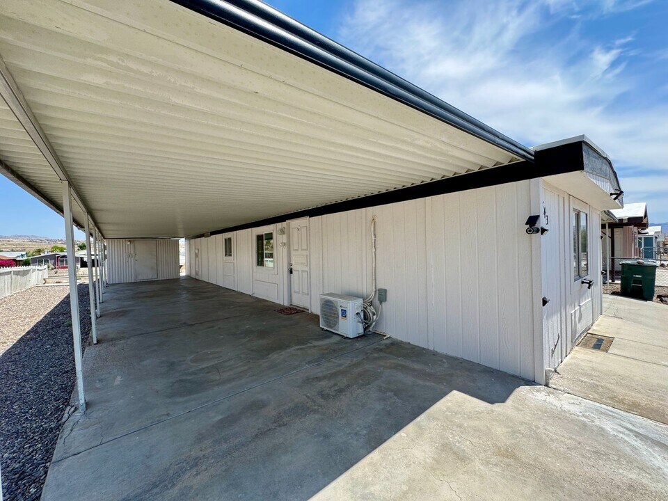 843 Palo Verde Dr in Bullhead City, AZ - Building Photo