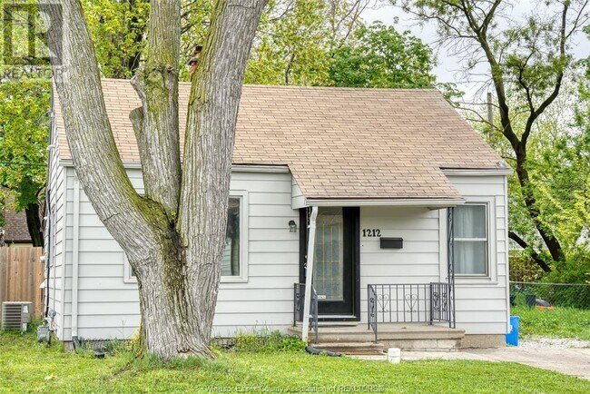1212 Elm Ave in Windsor, ON - Building Photo - Building Photo