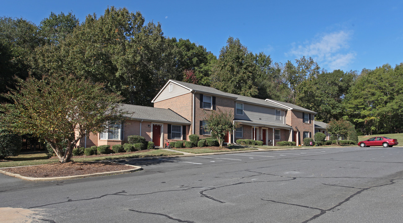 Woodhaven and Oakhaven Apartments in Lancaster, SC - Foto de edificio