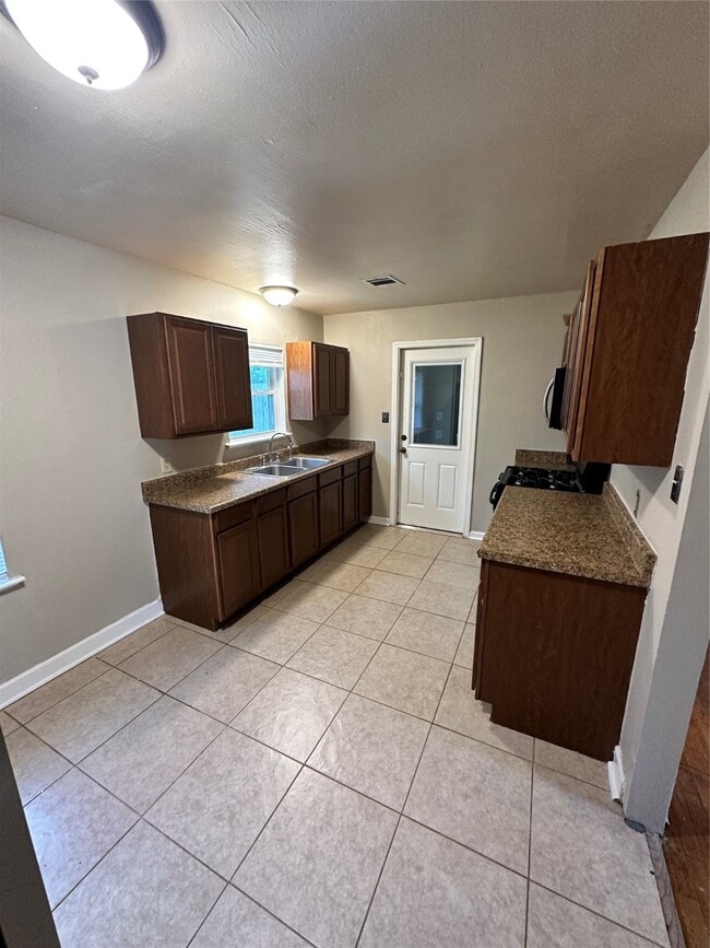 5758 Belneath St in Houston, TX - Building Photo - Building Photo