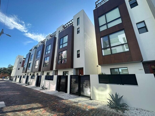 136 8th St N in St. Petersburg, FL - Building Photo - Building Photo