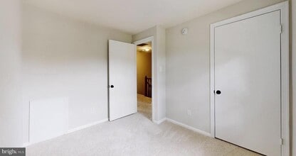 6542 Birchleigh Way in Alexandria, VA - Foto de edificio - Building Photo