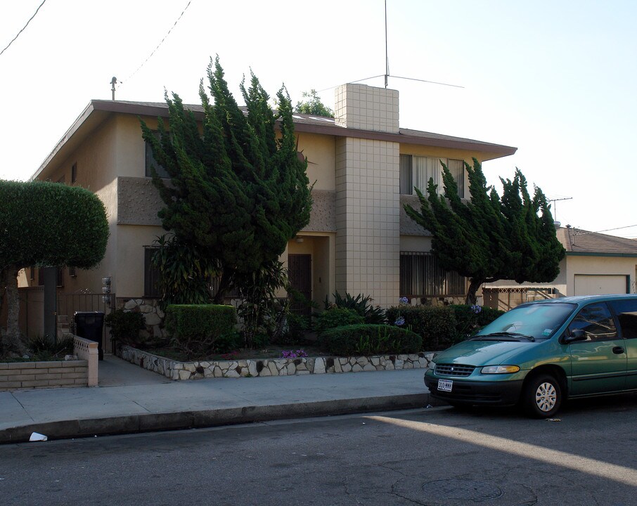 12704 Cedar Ave in Hawthorne, CA - Building Photo