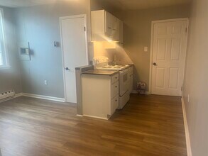 38 S Main St, Unit Apt #5 Efficiency Apt. in Shenandoah, PA - Foto de edificio - Building Photo