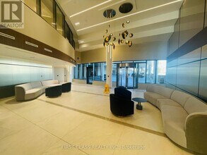 5105 Hurontario St in Mississauga, ON - Building Photo - Building Photo