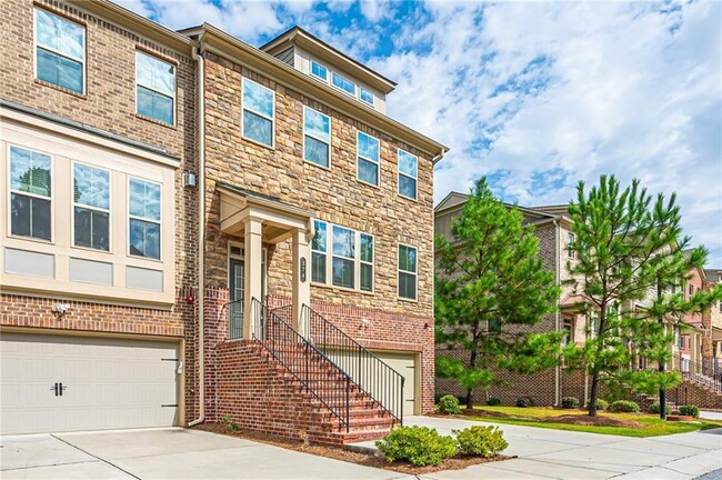 374 Provenance Dr in Sandy Springs, GA - Foto de edificio - Building Photo