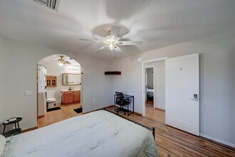 5124 W Harmont Dr in Glendale, AZ - Foto de edificio - Building Photo