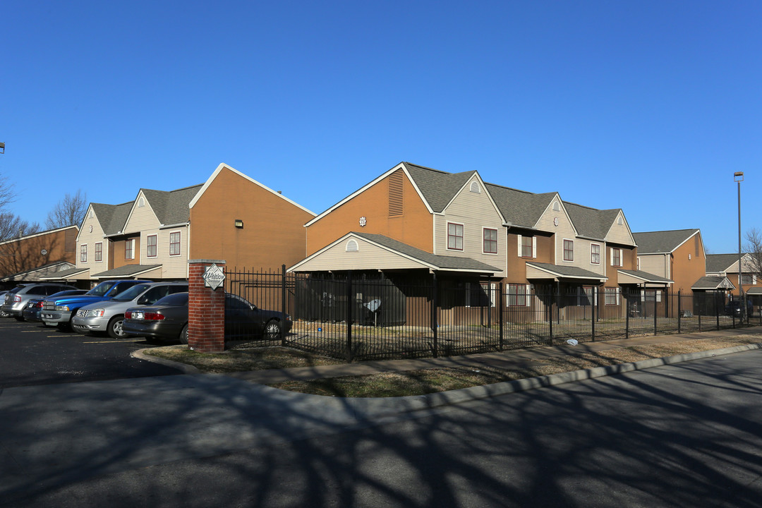 Whitlow Townhomes in Tulsa, OK - Building Photo