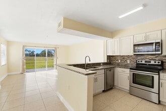 13839 Fairway Island Dr, Unit 1111 in Orlando, FL - Building Photo - Building Photo