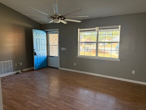 79 Kenny Dr in Hinesville, GA - Foto de edificio - Building Photo