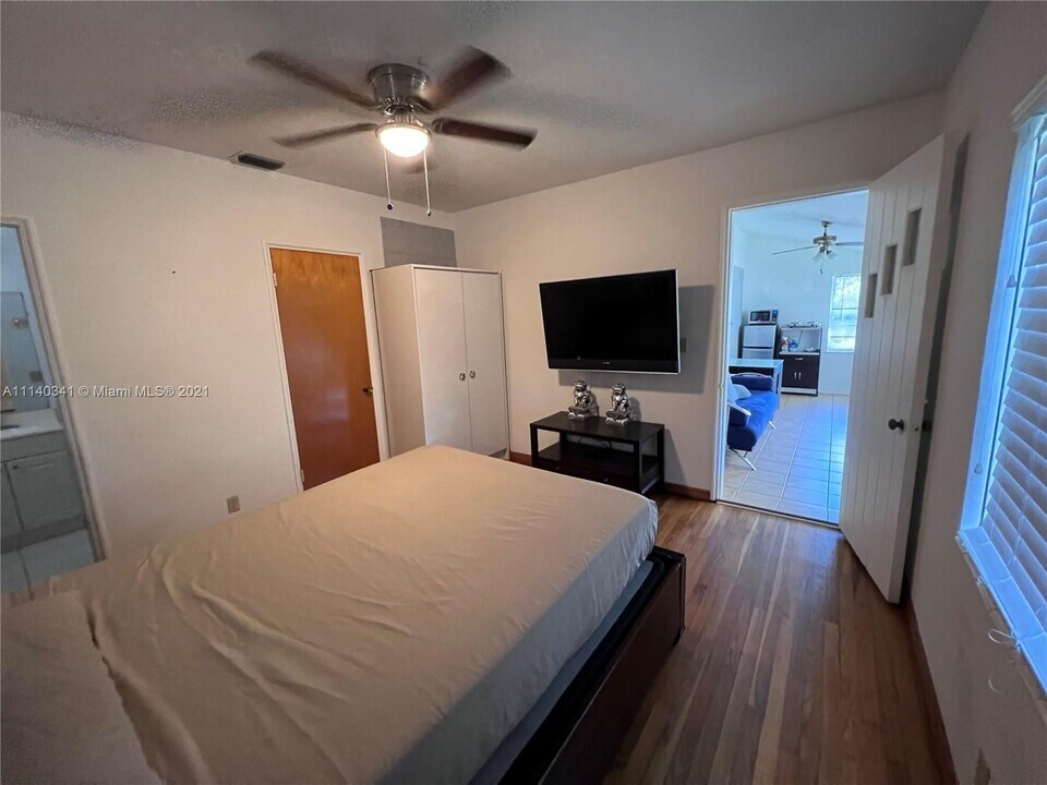 1723 Jackson St-Unit -1 in Hollywood, FL - Building Photo
