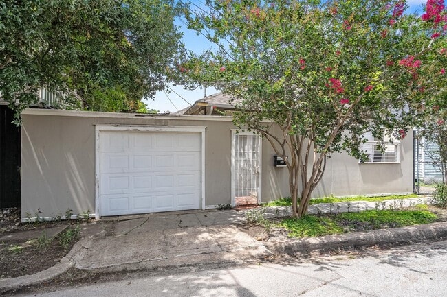 property at 304 Bomar St