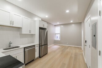 2827 W Girard Ave in Philadelphia, PA - Building Photo - Building Photo