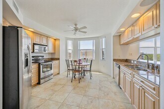 960 Starkey Rd-Unit -Starkey 960-1501 in Largo, FL - Building Photo - Building Photo